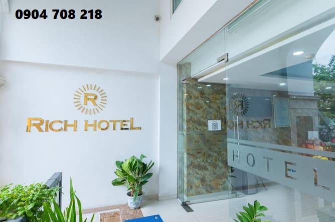 rich hotel