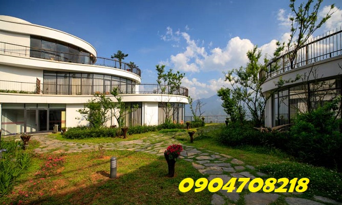 giá phòng khách sạn pao's sapa	50
giá phòng pao's sapa	40
giá khách sạn pao's sapa	40

giá phòng khách sạn pao's sapa Giá tốt nhiều ưu đãi 090470818
Thẻ mô tả: 
giá phòng khách sạn pao's sapa với những ưu đãi lớn cùng không gian sang trọng. LH: 0904708218 đặt phòng ngay với giá tốt.
Bài viết:
 giá phòng khách sạn pao's sapa khuyến mại khủng và dịch vụ nghỉ dưỡng cao cấp bậc nhất.
Khách sạn 5 sao với thiết kế rất đẹp, mang một không gian hiện đại và sang trọng.
Nơi đây với nhiều hàng phòng khác nhau giúp cho du khách dễ lựa chọn theo yêu cầu.
Khách sạn với dịch vụ lưu dưỡng sang trọng , đầy đủ tiện ích và trang thiết bị hiện đại.
Đội ngũ nhân viên chất lượng , sẵn sàng hỗ trợ khách hàng khi gặp những khó khăn.
Tại đây với đầy đủ các dịch vụ ăn uống cao cấp, phòng tập gym, phòng Spa và hồ bơi siêu đẹp.
Đặc biệt hơn hết khách sạn rất gần với các địa điểm du lịch nổi tiếng tại Sapa.
Vậy còn chần chờ gì nữa nơi đây hứa hẹn sẽ đem đến trải nghiệm tuyệt vời nhất cho bạn nhé!
Hoitline : 0904708218 liên hệ để đặt phòng giá tốt và nhiều ưu đãi khuyến mại khác.
giá phòng khách sạn pao's sapa: Báo giá phòng, Các quy định của khách sạn, Kinh nghiệm du lịch, Review khách sạn.
1. Giá Phòng nghỉ 5 sao mới nhất:
Hạng Phòng cao cấp	Giá Phòng (VND)	Kích Thước Phòng (m2)
Classic 	1,800,000	30
Deluxe Garden View  	2,050,000	30
Deluxe Valley View 	2,250,000	30
Super Deluxe 	2,450,000	30
Premium Deluxe 	2,950,000	45
H’mong Suite 	4,050,000	64
Red Dao Suite 	4,750,000	84

giá phòng khách sạn pao's sapa bao gồm dịch vụ:
-	Ăn sáng với dịch vụ buffet miễn phí có nhiều sự lựa chọn hấp dẫn.
-	Mạng không dây Wifi với tốc độ cao được sử dụng miễn phí tại khuôn viên khách sạn.
-	Nước khoáng, các loại bánh ngọt, cà phê và trà đen tại phòng nghỉ khách sạn.
Giá phòng khách sạn với những dịch vụ cao cấp chưa bao gồm:
-	Sử dụng dịch vụ ăn uống: Trưa/ Tối tại nhà hàng tại khuôn viên trong khách sạn.
-	Phí sử dụng dịch vụ như: dịch vụ tổ chức sự kiện, tổ chức tiệc mừng,..
2. Giới thiệu khách sạn 5 sao với nhữung tiện ích cao cấp và các chính sách phụ thu:
*Vị trí khách sạn, tiện ích cao cấp và các hạng phòng nghỉ 5 sao:
Khái quát về vị trí và hướng dẫn cách bạn di chuyển các cung đường tới khách sạn:
Một vị trí rất đẹp của khách sạn nằm ngay gần giữa trung tâm của thị trấn mờ sương Sapa.
Khách sạn tọa lạc trên con phố Mường Hoa xinh đẹp đầy nhộn nhịp.
Nếu bạn di chuyển từ các tỉnh thành khác đến nơi đây rất dễ dàng.
Du khách có nhiều sự lựa chọn về phương tiện di chuyển khác nhau.
Bạn có thể đi tàu hỏa, ô tô và thậm chí là có thể đi bằng xe máy.
Nếu đi ô tô đa sô các bác lái xe sẽ di chuyển theo cung đường cao tốc Nội Bài – Lào Cai.
Khi đã đi hết cao tốc là bạn đã lên tới thành phố Lào Cai.
Từ thành phố đi lên Sapa sẽ là một đoạn đường đèo khá ngắn chỉ 38km.
Khi đã tới thị trấn thfi bạn chỉ cần ngồi trên xe vài phút di chuyển là tới khách sạn 5 sao.
Và hơn hết từ khách sạn đi vào các điểm du lịch rất gần chỉ vài trăm mát di chuyển mà thôi.
Nếu đi theo đoàn bạn hãy thuê xe với dịch vụ hiện đại, liên hệ Mr Trung :0989 60 80 22
Chuyên cho thuê xe du lịch đời mới với từ đủ 4 đến 45 chỗ ngồi theo yêu cầu du khách.
>>> ĐẶT NGAY:
Du lịch Sapa 3 ngày 2 đêm với Khuyến Mại lớn giảm đến 300K!
Những hạng phòng cao cấp tại khách sạn 5 sao:
-	 Classic Room :
Phòng được trang bị 1 chiếc giường đôi hoặc 2 giường đươn với tổng diện tích là 30m2.
Bao gồm đầy đủ các trang thiết bị hiện đại như: bàn làm việc, két an toàn, máy sấy, điều hòa,...
-	Deluxe Room :
Kích thước toàn phòng là 30 m2 gồm 1 giường đôi lớn hoặc 2 giường đơn.
Các tiện ích hiện đại như điều hòa, bàn làm việc, máy sấy,.. đầy đủ.
-	Premium Deluxe Room:
Phòng có view nhìn ra núi rừng Tây Bắc rất đẹp, thơ mộng và kì vĩ làm sao.
Diện tích là 45m2 phòng bao gồm 1 giường đôi/ 02 chiếc giường đơn.
-	H’mong Suite Room :
Phòng có một kích thước khá rộng ước chừng khoảng 64m2.
Các trang thiết bị hiện đại rất đầy đủ như bàn làm việc, nóng lạnh, điều hòa,...
-	Red Dao Suite Rooom :
Phòng với những dịch vụ cao cấp và hiện đại có kich thước là 84 m2.
Đầy đủ các tiện ích cao cấp như: điều hòa, két an toàn, bàn làm việc,...
Những tiện ích hiện đại và dịch vụ cao cấp tại khách sạn :
-	Nhà hàng :
Khách sạn 5 sao với dịch vụ ăn uống rất tuyệt vời.
Nơi đây có nhà hàng với thiết kế sang trọng, không gian ấm cúng.
Đồ ăn ngon miệng, đẹp mắt với menu đầy đủ các món ăn từu Âu tới Á.
Nhân viên làm việc rất hiệu qura, đồ ăn lên nhanh và vẫn còn nóng.
Nhà hàng có nhiều sự lựa chọn về các khu vực ăn như: trong nhà, ngoài trời và phòng riêng.
Chắc chắn đây là một trải nghiệm tuyệt vời của du khách.
-	 Bể bơi hiện đại và Quầy Bar mini:
Tại tầng 2 của khách sạn có bể bơi rất lớn với cửa kính bao quanh nhìn ra núi đồi thơ mộng.
Hoặc bạn có thể ghé quầy bar nho nhỏ nằm nagy tại khuôn viên trong khách sạn.
Nơi đây với menu đồ uống rất phong phú, ngon miệng và hấp dẫn.
-	Phòng tập thể dục, Gym và phòng Spa:
Phòng Spa tại khách sạn với không gian thanh bình và yên tính giúp bạn được nghỉ nghơi.
Sau một ngày dài khám phá nơi đây bạn hãy đến để được massage và thư giãn tâm hồn.
Hoặc bạn có thể ghé phòng Gym với nhưunxg máy tập chạy bộ, tạ,... rất đầy đủ và hiện đại.
Giờ check in/ check out được quy định riêng tại khách sạn như sau:
Du khách sẽ nhận phòng từ 14:00 chiều và làm thủ tục trả phòng từ sau 12:00 trưa.
* Chính sách phụ thu được quy định tại khách sạn 5 sao:
- Theo quy định phụ thu với trẻ em như sau:
-	Đối với các bé < 6 tuổi: Miễn phí
-	Đối với các bé từ 6- 12 tuổi phụ phí 150.000/ bạn/ đêm có ăn sáng và ngủ chung người lớn
-	Các bé từ đủ và > 12 tuổi phụ phí 700.000/bạn/đêm như người lớn có ăn sáng, giường phụ.
- Theo quy định phụ thu khách nhận phòng sớm và trả phòng muộn:
Trường hợp nhận phòng sớm:
-	Phụ thu 100% giá trị tổng phòng đặt nếu yêu cầu nhận phòng trước 6:00 sáng
-	Phụ thu 900.000/ phòng có ăn sáng nếu yêu cầu nhận phòng từ 6-9 giờ sáng
-	Phụ thu 600.000/ phòng không ăn sáng nếu yêu cầu nhận phòng từ sau 9 giờ sáng
Trường hợp trả phòng muộn:
- Phụ thu 50% giá trị phòng đặt nếu yêu cầu  trả phòng sau 12 giờ trưa đến trước 18:00 chiều
- Phụ thu 100% giá trị phòng đặt nếu yêu cầu trả phòng từ sau 18:00 chiều
- Lễ Và Tết được quy định phụ thu như sau:
Khách sạn yêu cầu đặt tối thiểu 2 đêm nghỉ vào dịp này và phụ thu 700.000/ phòng
Các lễ và tết tính phụ thu: Tết Nguyên Đán, 30/04 & 01/05, Giỗ Tổ Hùng Vương,...
- Theo quy định khách hủy phòng sẽ phụ thu:
-	Phụ thu tiền của 1 đêm cho các phòng nếu khách hủy trước 7 ngày đến.
-	Phụ thu 100% giá trị hợp đồng nếu khách hủy trước 3 ngày đến.
giá phòng pao's sapa nhiều ưu đãi gọi ngay Hotline: 0904708218 để đặt phòng giá tốt.
>>> XEM THÊM:
Những Khách sạn Sapa đẹp, gần trung tâm thị trấn và sang trọng, hiện đại.
3. Review khách sạn đến từ những khách hàng có trải nghiệm tuyệt vời tại đây:
Chị Hồng Anh và gia đình đi du lịch Sapa với vài ngày lưu dưỡng tại đây:
“Gia đình mình ai cũng vui vẻ và thích thú trong vài ngày lưu trú tại khách sạn 5 sao.
Khách sạn với dịch vụ ăn uống cao cấp, đồ ăn rất ngon miệng và hấp dẫn. ”
Anh Thái Hà với chuyến công tác vài ngày đã lưu trú tại nơi đây chia sẻ rằng:
"Khách sạn với những dịch vụ nghỉ dưỡng hiện đại và cao cấp, phòng nghỉ rất đẹp.
Đội ngũ nhân viên tại khách sạn rất tuyệt vời.
Các bạn ấy luôn hết mình và tận tậm giúp đỡ khách hàng, luôn biết lắng nghe và quan tâm đến du khách.”
Đó là những chia sẻ rất hữu ích của những vị khách đã nghỉ dưỡng tại khách sạn cao cấp.
4. Kinh nghiệm du lịch Sapa và nơi lưu dưỡng sang trọng bậc nhất:
*Đi Sapa mùa nào với quang cảnh đẹp nhất:
Sapa mùa nào cũng đẹp, mỗi mùa là một nét đẹp riêng và khác lạ.
Đến  nơi đây vào mùa xuân đầu năm bạn sẽ phải thốt lên bởi vẻ đẹp của đất trời khi ấy.
Giữa núi rừng Tây Bắc đại ngàn lại có một vùng trời nổi bật lên bởi nhưunxg cánh hoa đào, hoa mận.
Lúc này khắp con đường, nương rấy đều bị bao phủ bởi cái sắc tươi mới của những bông hoa xinh đẹp.
Hay bạn có thể tới Sapa vào mùa hè để ngắm nhìn những cánh đồng lúa xanh trải dài vô tận.
Đặc biệt vào tháng 5 là mùa nước đổ Sapa.
Nếu bạn lên đây đúng thời điểm này sẽ là một trải nghiệm tuyệt vời nhất.
Một khung cảnh thiên nhiên mộng mơ giữa rừng núi đại ngàn.
Nếu bạn muốn ngắm nhìn những thửa ruộng bậc thang chín vàng hãy tới đây vào mùa thu.
Lúc này là độ lúa chín, cái mùa gặt hái thành quả lao động của người dân.
Lên đây bạn sẽ được chiêm ngưỡng một khung cảnh đẹp bao trùm bởi một màu vàng ươm.
Hay bạn tới đây vào mùa đông trong cái tiết trời giá rét để ngắm tuyết rơi.
Đúng vậy Sapa mùa nào cũng đẹp, mùa nào cũng đáng để đến và trải nghiệm!

* Những điểm đến du lịch nổi tiếng ở Sapa gần với nơi lưu trú với giá khách sạn pao's sapa tốt nhất:
Nhiều người luôn thắc mắc núi Hàm Rồng có đứng đầu hay không. 
Nhưng đừng nghĩ rằng ngọn núi xinh đẹp này lại nằm ngay sau nhà thờ đá cổ Sapa và rất gần trung tâm thành phố nên rất thuận tiện cho việc đi lại, tham quan. 
Khung cảnh núi Hàm Rồng còn được bao bọc bởi thiên nhiên xanh mát.
Nhiều loài hoa đua nhau nở rộ thu hút nhiều du khách. 
Núi Hàm Rồng chủ yếu là loài hoa ở xứ lạnh, với nhiều loài hoa rực rỡ. 
Màu đỏ rực của hoa Đỗ Quyên, những vườn lan nở rộ cùng khung cảnh lãng mạn, bình dị. 
Đi dạo trong khu vườn lan là bạn của bạn. 
Nếu bạn đi trên cầu, bạn sẽ đi qua bức tượng đá. 
Du khách cũng có thể nhìn thấy dê và cây cầu được làm bằng bê tông rất chắc chắn.
 Nơi đây trở thành điểm thu hút nhiều người ghé thăm. 
Các bạn trẻ quyết định chụp ảnh.
 Các cung hoàng đạo được phân bố ở các khu vực khác nhau trên hai con đường. 
Một vài địa điểm khác như: núi Hàm Rồng, bản Cát Cát,...
* Những món ăn đặc sản và thứ quà quý hấp dẫn tại Sapa:
Sapa nền ẩm thực với nhiều món ăn ngon và hấp dẫn.
Có dịp ghé chơi bạn nhất định pahir thử món thịt trâu gác bếp nhé.
Một món ăn được lựa chọn từ nhưunxg miếng thịt tươi ngon .
Sau đó đem đi ướp đẫm gai vị như mắc khén,..
Cuối cùng là đem đi sấy.
Khi ăn vào lúc đầu bạn sẽ thấy ngay một hương vị đặc trưng của Tây Bâc.
Đó là vị của khắc khén thơm ngon.
Thịt khi ăn sẽ có độ dai nhất định và độ ngọt của từng thớ thịt.
Và đây sẽ là một thứ quà quý để bạn đem về xuôi đó.
Nhiều món ăn khác rất ngon như: cốn sủi, phở Bắc Hà,...
giá phòng khách sạn pao's sapa tốt nhất với dịch vụ cao cấp và hiện đại bậc nhất.
Hotline: 0904708218 đặt phòng với giá tốt và nhữung ưu đãi khủng nhất năm!
LEAD TRAVEL hân hạnh đem đến nhữung trải nghiệm du lịch nghỉ dưỡng cao cấp và hiện đại cho bạn.


















giá phòng khách sạn pao's sapa

